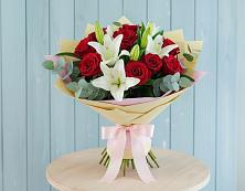Букет цветов из:  Лилии и Розы в Усть-Кинельском