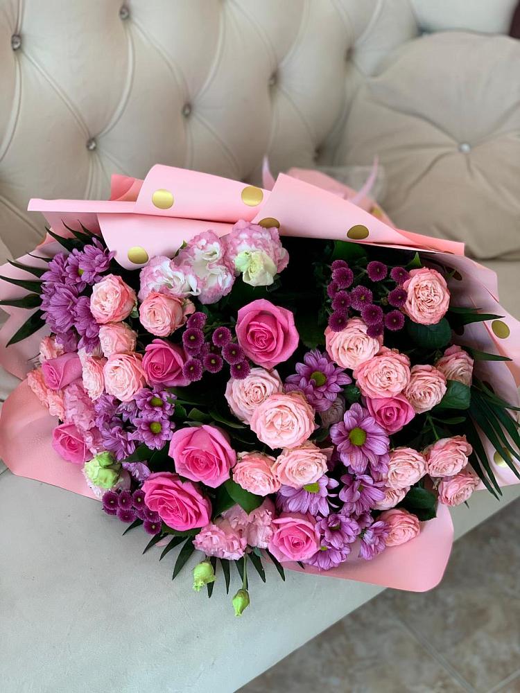 Букет цветов из: Хризантемы, Розы и Лизиантусы в Усть-Кинельском