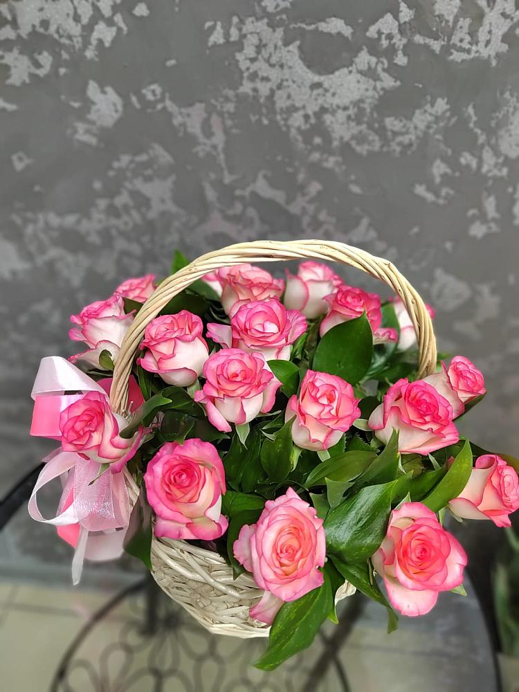 Цветочная композиция из Розы в корзине в Усть-Кинельском