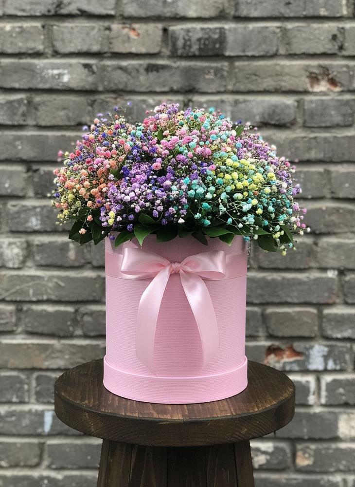 Цветочная композиция из Гипсофила и Розы в шляпной коробке в Усть-Кинельском