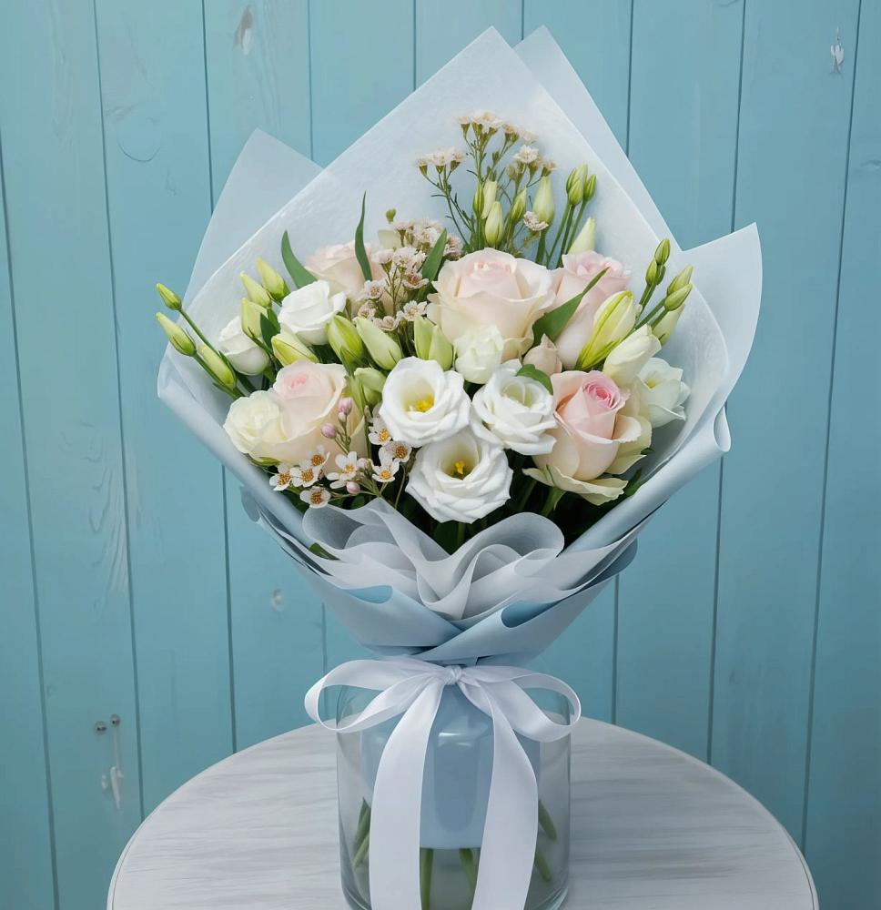 Букет цветов из: Розы и Лизиантусы в Усть-Кинельском