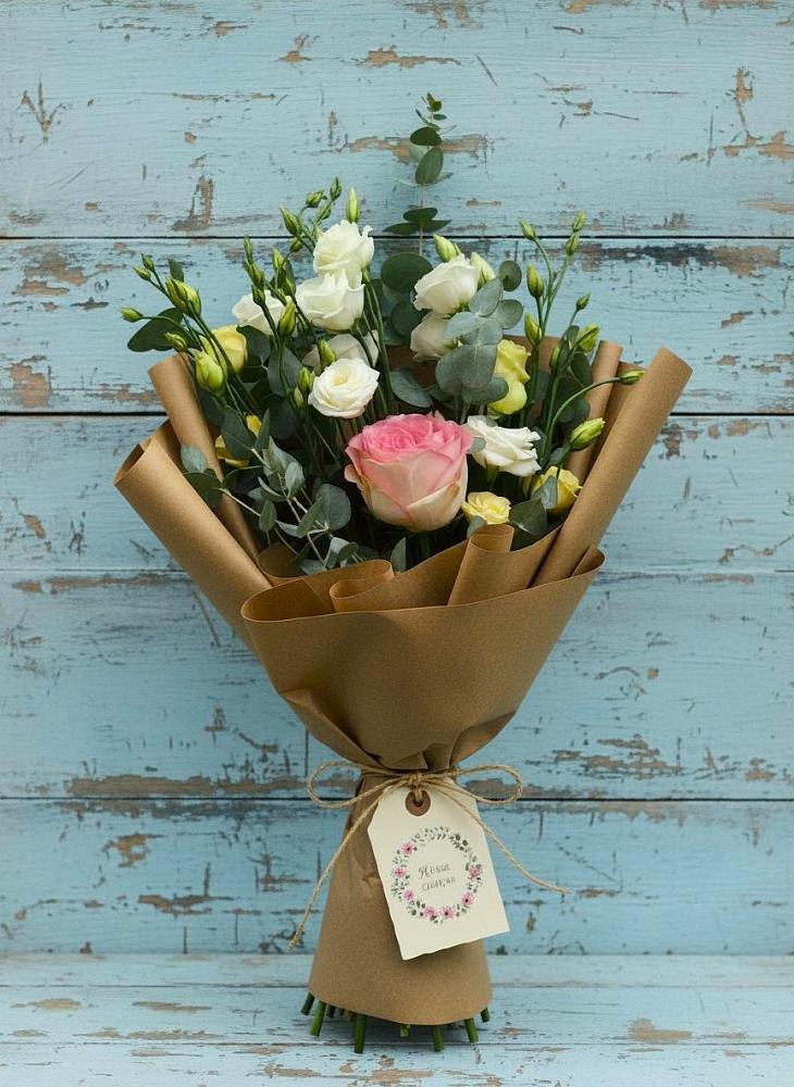 Букет цветов из: Розы и Лизиантусы в Усть-Кинельском