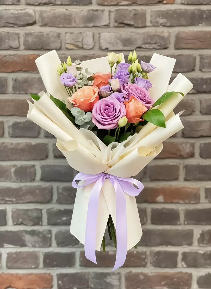 Букет цветов из: Лизиантусы и Розы в Усть-Кинельском