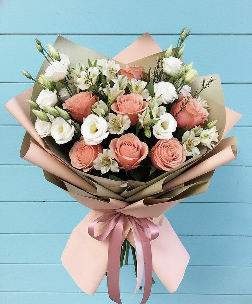 Букет цветов из: Розы, Альстромерии и Лизиантусы в Усть-Кинельском