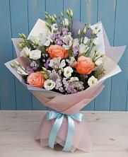 Букет цветов из:  Лизиантусы, Розы, Альстромерии и Гипсофила в Усть-Кинельском