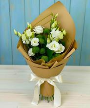 Букет цветов из:  Хризантемы и Лизиантусы в Усть-Кинельском