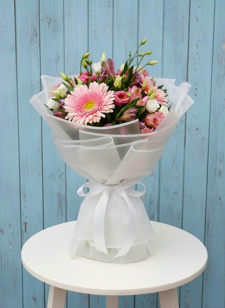 Букет цветов из: Герберы, Альстромерии и Лизиантусы в Усть-Кинельском