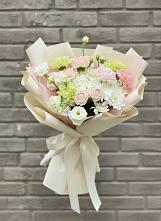 Букет цветов из:  Гвоздики, Розы, Лизиантусы и Хризантемы в Усть-Кинельском