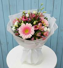 Букет цветов из:  Герберы, Альстромерии и Лизиантусы в Усть-Кинельском