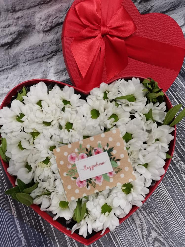 Цветочная композиция из Хризантемы в виде сердца в Усть-Кинельском