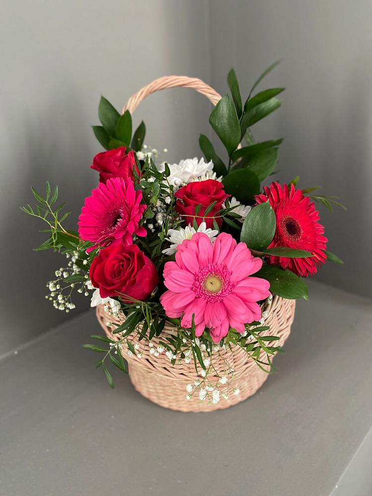 Цветочная композиция из Розы, Хризантемы и Герберы в корзине в Усть-Кинельском